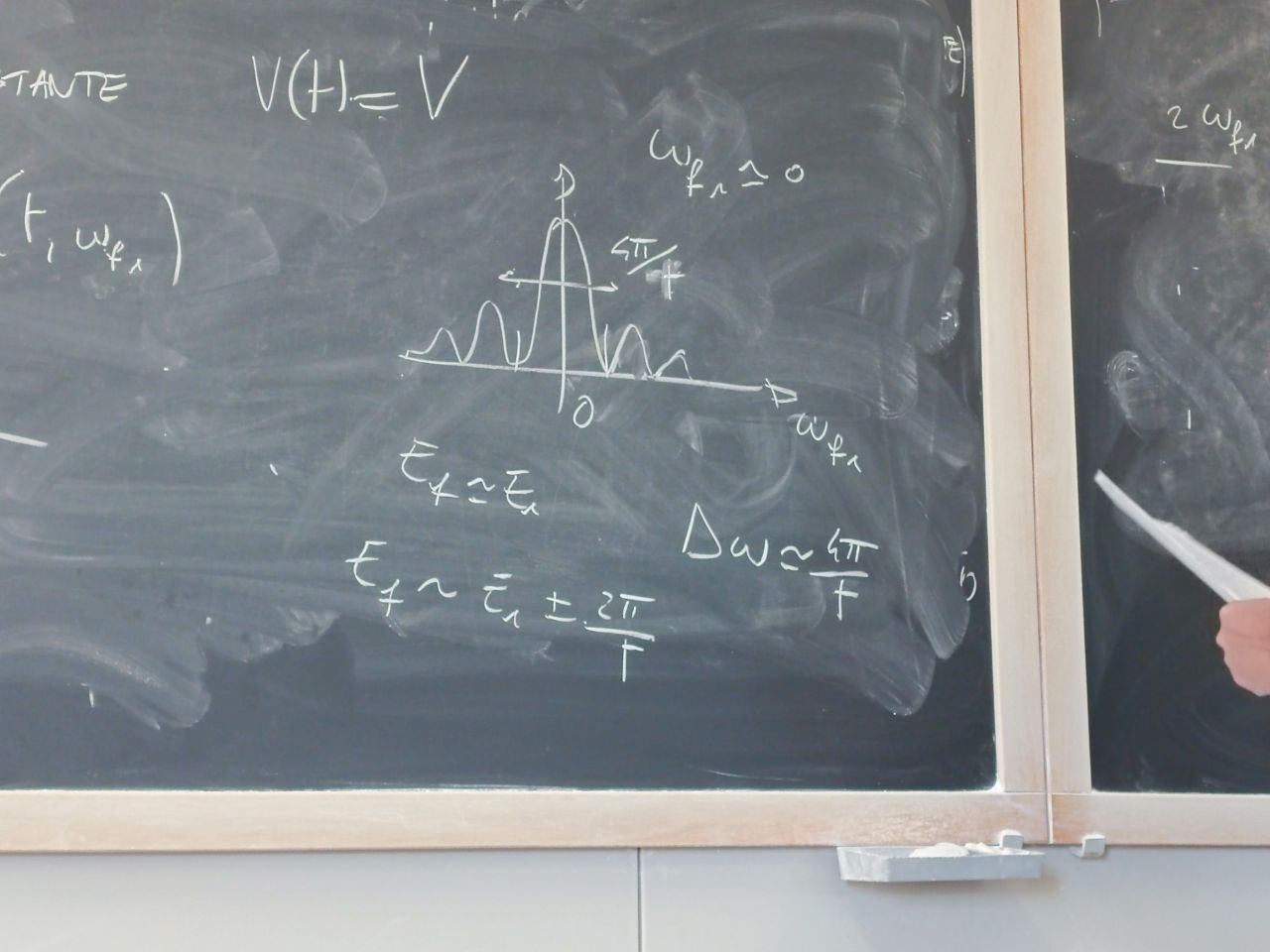 Distribuzione della probabilità di transizione e relazione energia-frequenza
