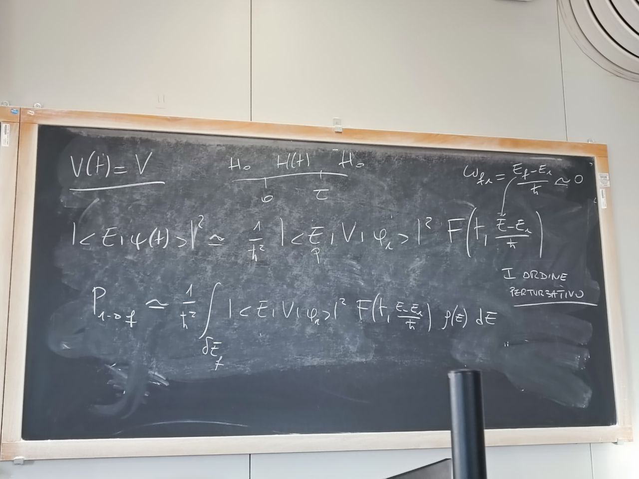 Probabilità di transizione a uno stato continuo, densità di stati e primo ordine perturbativo