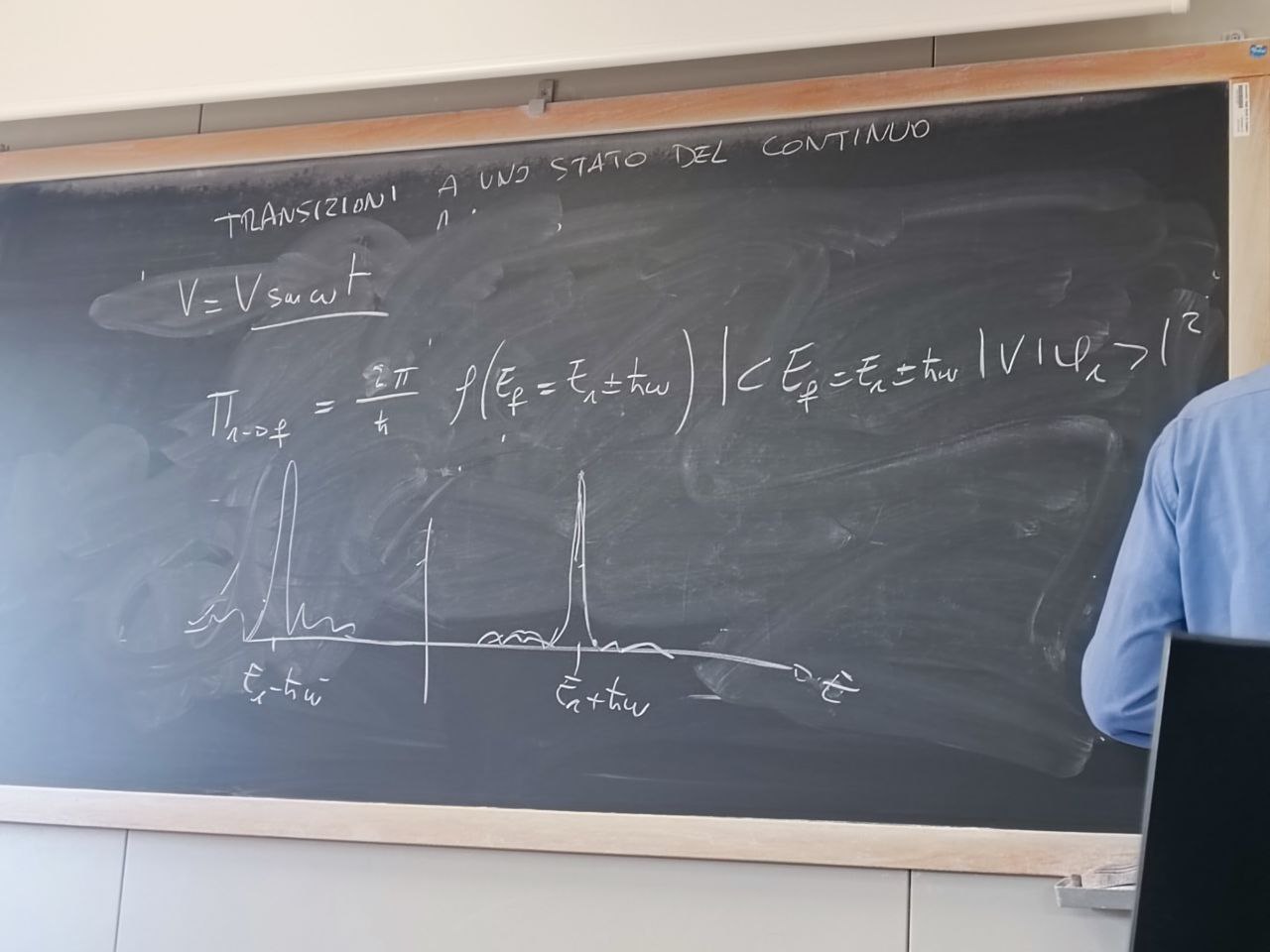 Transizioni a uno stato del continuo con perturbazione periodica