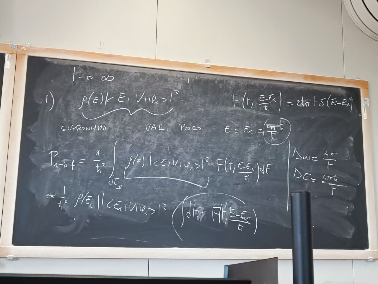 Regola d’oro di Fermi: finestra di energia e delta di Dirac