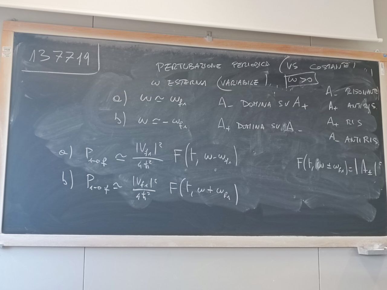 Perturbazione periodica vs costante, casi risonanti, antirisonanti e funzione F